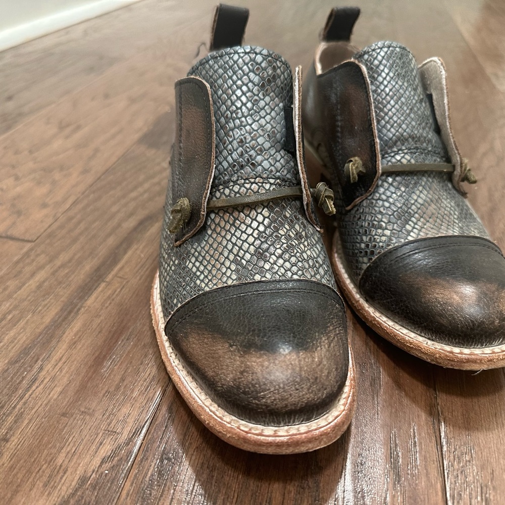 Freebird Mabel, size 9 women, multi-color (vintage soft black, grey)